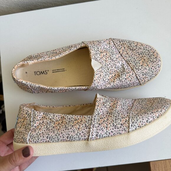 TOMS Women’s Classic Slip-On Leopard Print Shoes Size 8.5 - Picture 1 of 10